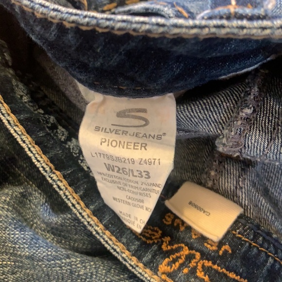 Silver Pioneer Blue Jeans Slightly Distressed - Picture 6 of 7